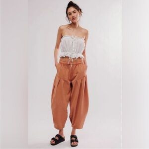 Free People Tuscany Coral Sarina Pleated Barrel Leg Bohemian
Trousers Size 14.